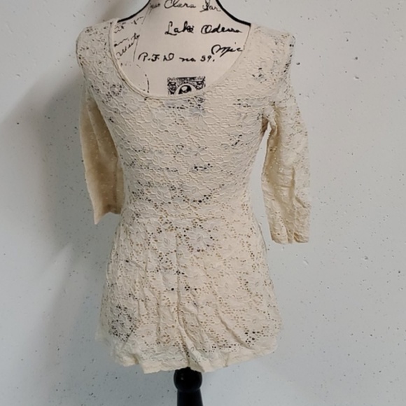 NWT Decree Ivory Lace Peplum Top - Picture 3 of 8